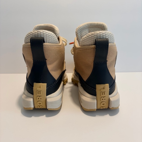 Women Ona Rmx Chukka Bootie - Picture 2 of 9